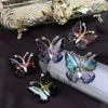 Broches Pins Broche de mariposa colorido recién diseñados para mujeres y niñas Románticas dulces de mariposa de flores de deslumbramiento joyas de lujo Y240329