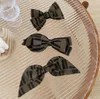 Retro Girl Hair Clips Sweet Bow Spring Clips Bowknot Barrettes Letter Layer Hairpin Luxury Designer Hårtillbehör