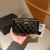 Catena a mano di perle Borsa per il trucco da donna di moda Mini Borse a tracolla Hardware in pelle con diamanti Top Tote di lusso Borsa a tracolla con catena Matelasse Borsa a specchio firmata