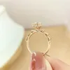 클러스터 링 반짝이는 꽃 D 컬러 1ct 여성을위한 Moissanite 약혼 반지 S925 스털링 실버 도금 18K 로즈 골드 다이아몬드