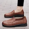 Chaussures décontractées pour maman, avec semelle en polyuréthane et Surface en cuir PU, pour une sensation de pied confortable, mode rétro, 2024