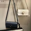 Les sacs à bandoulière pour femmes sont en vente à l'usine Olay Nouveau sac studio original original Sac à bandoulière simple Flip Classique Bandoulière à main sous les bras Petit carré pour femme