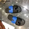 Pantoufles pour hommes Sandales de créateurs Station Europe 2024 Été En plein air Nouveau cuir véritable coréen Mens One Word Flip Flop Marque européenne et un logo