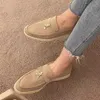 Suede Loafers Moccasins klänning charms utsmyckad promenad slip på lägenheter kvinnor lyxdesigners samma stil för män och kvinnor mode casual skor storlek 35-46with box