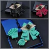 Fliege Britische Herren Fliege Brosche Corsage Mode Korean Business Formeller Anzug Hemdkragen Blumen Männer Hochzeit Bowtie Brosche 3 Stück Set Y240329