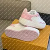 Explosion NEW da donna 1ACL1S Groovy platform sneaker bicolore pelle di vitello parzialmente impressa rosa chiaro suola in gomma rialzata modello di scarpa