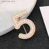 Pins Broschen Mode Perle und Strass Broschen für Frauen Barock Trendy Schmetterling Pins Kleidung Zubehör Hochzeit Geschenke Y240329