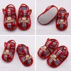 Sandaler Summer Bear Pattern Hollow Sandals for Baby Boys Girls Cotton Spädbarn Nyfödda Småbarnskor Kids Soft Sole Shoes First Walker 240329