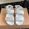 Summer Beach Women Platform Sandaler av högsta kvalitet Sandaler Slides Slides äkta läder Casual Mules Outdoor Luxury Designers Black Fashion Shoes With Box