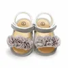 Sandaler babyskor Sandaler Baby Girl Summer Flat White Flower Princess Shoes Nyfödda Småbarn Spädbarn Elegant Pink Söta Prewalkers 0-18m 240329