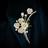 Stift broscher kändis stil skal plommon blommor elegant temperament bukett brosch blomma stift märke män och kvinnor klädtillbehör y240329