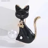 Pins Broschen Dmari Frauen Brosche Nette Katze Emaille Pin Geblümt Schmuck Pin 2-Farbe Katze Brosche Pin Casual Schmuck Für kleidung Y240329