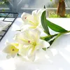 Dekorativa blommor 3 huvuden Artificial Lily Flower 3D Fake Home Decoration El Wedding Pography