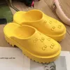 2023 여름 브랜드 발목 스트랩 여성 샌들 삽입 5cm 세련된 캐주얼 슬리퍼 해변 샌들 하이힐 강화 신발 디자이너 슬리퍼