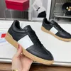 Klassiekers ontwerper atletische schoenen vrouwen mannen sport skate schoenen luxe valentinosneakers lopende vrouw echte lederen klinknagel trainers 570