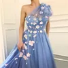 Abiti da festa 2024 Fata Blu da sera Una spalla Fiori fatti a mano Perle Tulle Laurea Abiti lunghi Prom Robes De Soirée