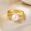 Anneaux de cluster AC 5A Perle d'eau douce 8-8.5mm Accent Solitaire Ball sur barres pavées 18K Gold Tone Solid 925 Bague en argent RN1020