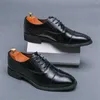 Chaussures habillées à talons bas 40-41 hommes Black Talels Party for Luxury Sneakers Sport Sortings coureurs tendance Chine