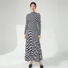 Arbetsklänningar Miyake Fold 2024 Winter Advanced Sense Suit Black and White Plaid Base Shirt Top High midje kjol Tvådelat set