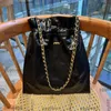 24SS Luxe ontwerper Black Oilx Wax lederen Drawstring Mini Grote winkels Zegentassen Gold Metal Hardware Matelasse Chain Crossbody Purse 21x25.5x3cm 30x34x6cm