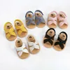 Sandaler sommar nyfödda flickor sandaler skor enkel stil fast färg mjuka ensamskor utomhus inomhus 240329