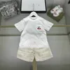 Varumärke Baby Tracksuits Summer Girls T-shirt Suit Kids Designer Kläder STORLEK 100-150 cm broderad Cherry T-shirt och shorts 24mar