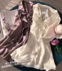 ソリッドシルクの女性シャツソフトスキンケアストレッチサテンVネックフリルトップシンプルでエレガントなカジュアルスタイルのシャツ