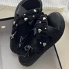 Buty swobodne Summer 2024 Rzymski w stylu rzymskim obuwie z niskim obcasami płaskie gumowe otwarte palce sandały dla kobiet sprzedaż codziennie Korea H F