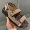 Tasarımcılar Sandallar Kadın Ayakkabı Cowhide Baskı Denim Patchwork Hook Döngü Sırt Kayışı Tasarımcı Ayakkabı Düz ​​Topuk Sıradan Kadınlar Sandal 35-41