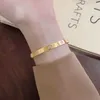 2024 Bracelet élastique à ongles fins pour hommes et femmes Acier titane couleur préservant la niche Instagram bracelet plein de diamants couples minimaliste ovale élégant