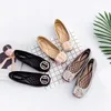Casual skor kvinnor mode bekväma lägenheter enkel fyrkantiga tå pu läder loafers kvinnliga balett flickor söt gyllene stor storlek 44
