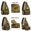 Tático Militar Peito Sling Bag Resistente à Água Mochila de Ombro Mens One Strap Daypack com Suporte para Garrafa de Água V4aK #