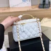 8 Colors Hollow Out Letter Handle Caviar Leather Makeup Box Bags Diamond Lattice Gold Badge Chains Crossbody Shoulder Handbags Cowhide Large Capacity Vanity 20CM