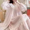 Kvinnors sömnkläder Princess Peignoir sätter viktoriansk vintage nattklänningar Fairy Night Dress Women Autumn Pure Cotton Long Robe Slip