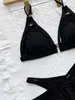 Kvinnors badkläder 2024 Nya sexiga ihåliga baddräkt Kvinnor Oregelbundna delade baddräktkedja Buckle Push Bikini Set Brasilianska kvinnors baddräkt J240330