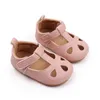 Sandaler babyskor solid läder andas sandaler nyfödda spädbarn mjuk ensam anti-halk första vandrare klassisk retro casual sandal 0-18m 240329