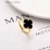 Classic van Clover Engagement ring Fashion Shell Mother Shell Four-leaf Clover Ring High Quality 18k Gold Plated Designer Ring Luxury Jewelry With box