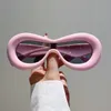 Solglasögon Kammpt Mens Nya ovala solglasögon 2022 Fashion Retro Brand Design Sun Visors Womens Candy Color Goggles J240330