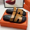 Novo designer de luxo sandálias chinelos praia clássico preto branco plana sandália luxo verão senhora couro flip flops das mulheres dos homens slides