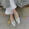 Sapatos casuais personalidade plissada design quadrado dedo do pé único para mulheres plana boca rasa couro macio deslizamento-on nicho tendência