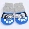 Vêtements de chien 4pcs / set chaussettes pour animaux de compagnie anti-dérapant imprimé chats produits de protection de chiot tricoté chaud intérieur portant chat couleur aléatoire