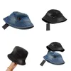 여성용 단색 데님 스 플라이 싱 럭셔리 캡 고품질 상징적 삼각형 버킷 모자를위한 트렌디 한 디자이너 모자 여성 방수 액세서리 HG146 B4