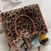 women Soft Plush Hand Bag New Winter Leopard Cow Print Tote Bags Female Pu Leather Underarm Bags Furry Fluffy Shoulder Bag 16r2#