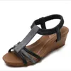 أحذية غير رسمية Beyarneslope Heel Sandals Summer Summer 2024 وأزياء متعددة الاستخدامات رومانية الكعكة الإسفنج السميكة مع رقيقة