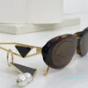 Modedesign, kleine ovale Sonnenbrille, Acetatrahmen, Metallbügel, einfache und stilvolle Outdoor-UV400-Schutzbrille mit exquisitem Anhänger