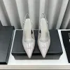 2024 Sandales nouveau créateur de mode femmes sandales talons chaussures habillées curseurs de haute qualité chaussures de soirée design sandales pointues talon carré chaussures sexy ladys