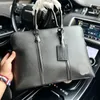 Luxurys designer Clutch Bag Portfölj Män affärspaket HOTS SALE LAPTOP Computer Bag Läder handväska Messenger Hög kapacitet axelhandväskor