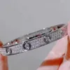 2024 dünnes Nagel-elastisches Armband für Männer und Frauen, voller Sky Star Wide Edition-Diamant mit Schraubendreher, eingelegter Zirkon-Schmuck, Präzisions-High-End-Geschenk