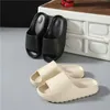 Luxurys Sandal Designerユニセックスサマービーチサンダルスライダースライダーメンズファッションシューズ付きファッションデザインレザースリッパお気に入りのビーチサンダルシューズ