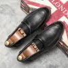 Sapatos Sapatos por atacado Men elegante Sapatos Oxford Brogues Vestido de noiva Business Sapatos de couro PU formal Metal Decoration 785